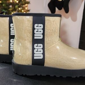 UGG Mini Boot
